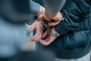Zatrzymanie przez Policję: prawa zatrzymanego, terminy i pierwsze kroki po kontakcie z funkcjonariuszami